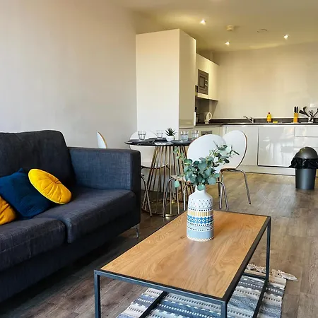 Exclusive Deals L Spacious 2bed 2bath - Free Parking & Netflix Jvt Short Lets